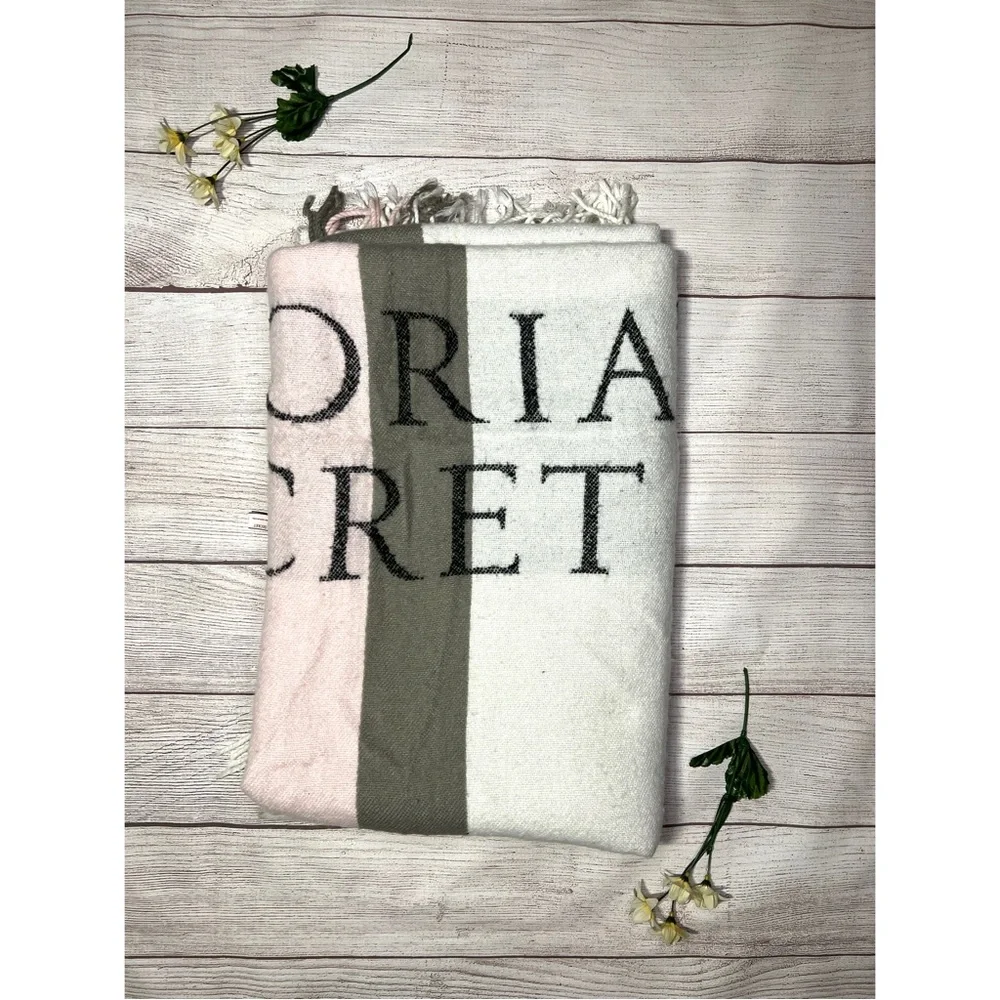 Victoria Secret Throw Blanket - Picture 9 of 15